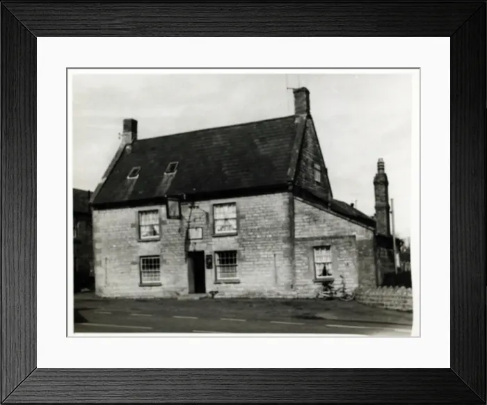 Framed Print : Photograph of Greyhound Inn, Baltonsborough, Somerset Framed Print : Photograph of Greyhound Inn, Baltonsborough, Somerset