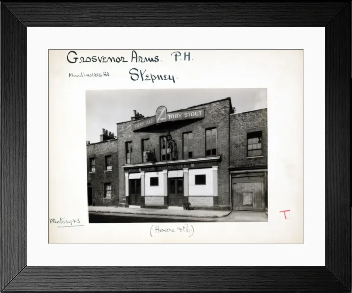 Framed Print : Photograph of Grosvenor Arms, Stepney, London Framed Print : Photograph of Grosvenor Arms, Stepney, London