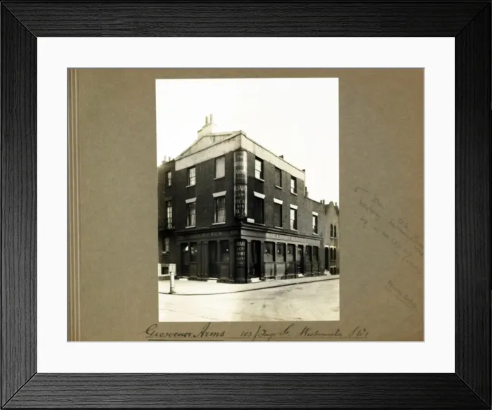 Framed Print : Photograph of Grosvenor Arms, Westminster, London Framed Print : Photograph of Grosvenor Arms, Westminster, London