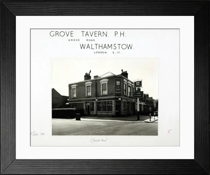 Framed Print : Photograph of Grove Tavern, Walthamstow, London Framed Print : Photograph of Grove Tavern, Walthamstow, London