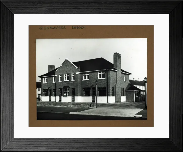 Framed Print : Photograph of Gunmakers Arms, Debden, Essex Framed Print : Photograph of Gunmakers Arms, Debden, Essex