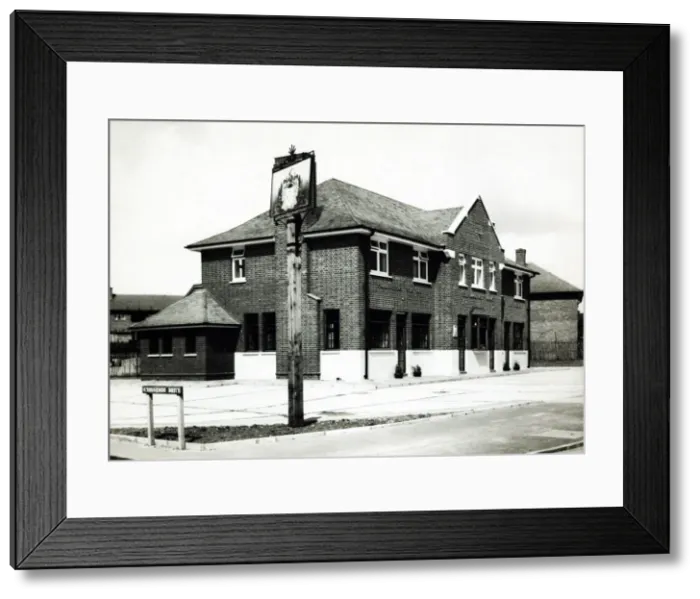 Framed Print : Photograph of Gunmakers Arms, Debden, Essex Framed Print : Photograph of Gunmakers Arms, Debden, Essex