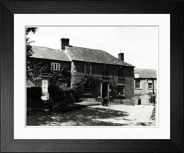Framed Print : Photograph of Half Moon PH, Ansford, Somerset Framed Print : Photograph of Half Moon PH, Ansford, Somerset