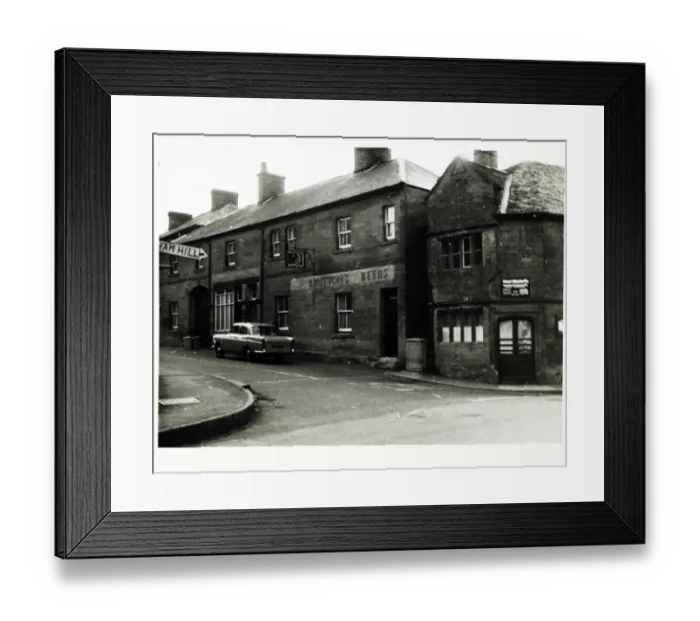 Framed Print : Photograph of Half Moon Inn, Ham Hill, Somerset Framed Print : Photograph of Half Moon Inn, Ham Hill, Somerset