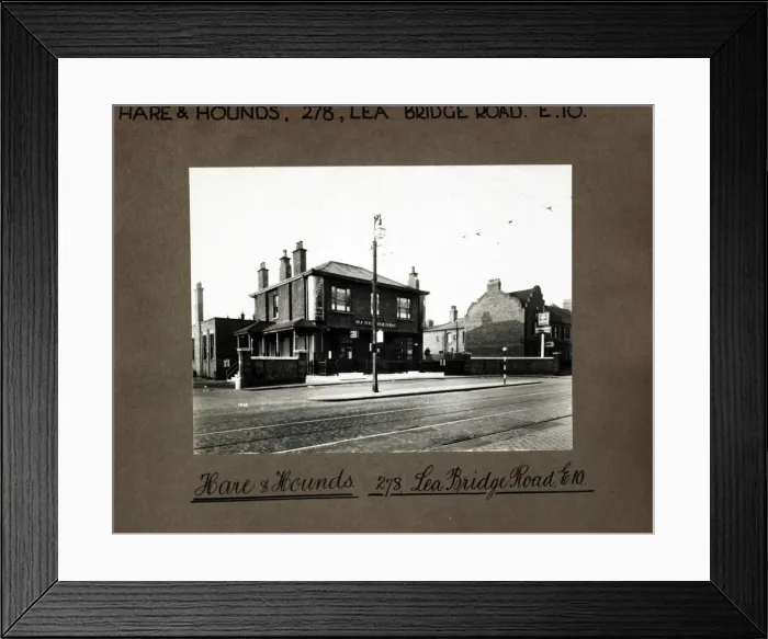 Framed Print : Photograph of Hare & Hounds PH, Lea Bridge, London Framed Print : Photograph of Hare & Hounds PH, Lea Bridge, London