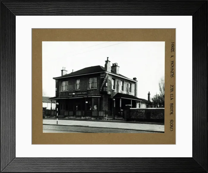 Framed Print : Photograph of Hare & Hounds PH, Lea Bridge, London Framed Print : Photograph of Hare & Hounds PH, Lea Bridge, London