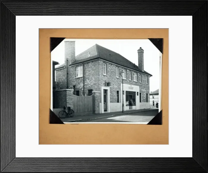 Framed Print : Photograph of Harp PH, Croydon, Surrey Framed Print : Photograph of Harp PH, Croydon, Surrey