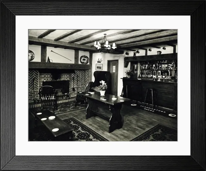 Framed Print : Photograph of Harrow PH, Enstone, Oxfordshire Framed Print : Photograph of Harrow PH, Enstone, Oxfordshire