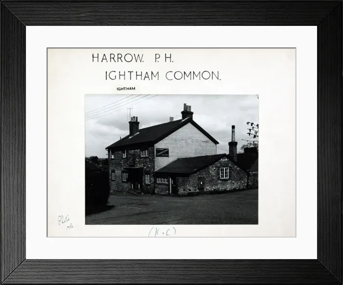 Framed Print : Photograph of Harrow PH, Ightham Common, Kent Framed Print : Photograph of Harrow PH, Ightham Common, Kent