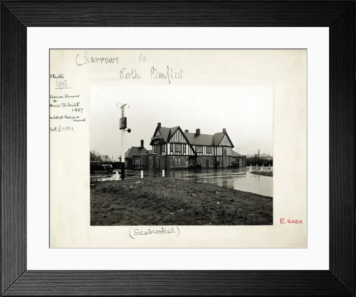 Framed Print : Photograph of Harrows Inn, North Benfleet, Essex Framed Print : Photograph of Harrows Inn, North Benfleet, Essex