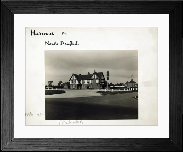 Framed Print : Photograph of Harrows Inn, North Benfleet, Essex Framed Print : Photograph of Harrows Inn, North Benfleet, Essex