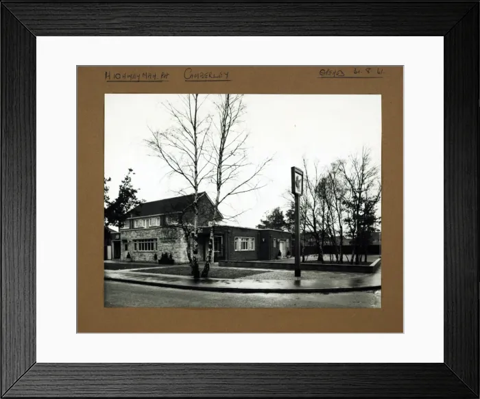 Framed Print : Photograph of Highwayman PH, Camberley, Surrey Framed Print : Photograph of Highwayman PH, Camberley, Surrey
