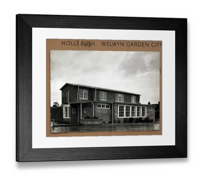 Framed Print : Hollybush PH, Welwyn Garden City, Hertfordshire Framed Print : Hollybush PH, Welwyn Garden City, Hertfordshire