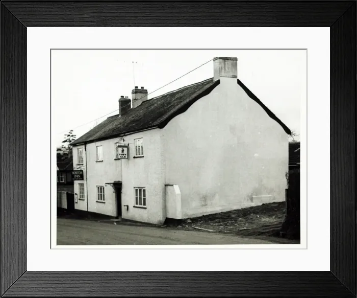 Framed Print : Photograph of Honiton Inn, Honiton, Devon Framed Print : Photograph of Honiton Inn, Honiton, Devon