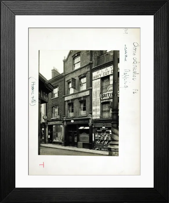 Framed Print : Photograph of Horns & Horseshoe PH, Wapping, London Framed Print : Photograph of Horns & Horseshoe PH, Wapping, London