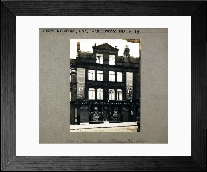 Framed Print : Photograph of Horse & Groom PH, Upper Holloway, London Framed Print : Photograph of Horse & Groom PH, Upper Holloway, London