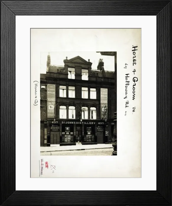 Framed Print : Photograph of Horse & Groom PH, Upper Holloway, London Framed Print : Photograph of Horse & Groom PH, Upper Holloway, London