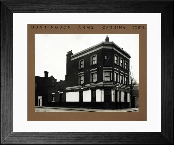 Framed Print : Photograph of Huntingdon Arms, Canning Town, London Framed Print : Photograph of Huntingdon Arms, Canning Town, London
