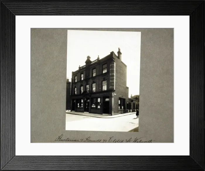 Framed Print : Photograph of Huntsman & Hounds PH, Walworth, London Framed Print : Photograph of Huntsman & Hounds PH, Walworth, London