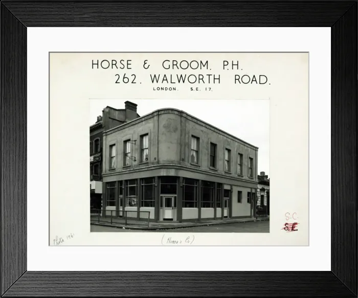 Framed Print : Photograph of Horse & Groom PH, Walworth, London Framed Print : Photograph of Horse & Groom PH, Walworth, London