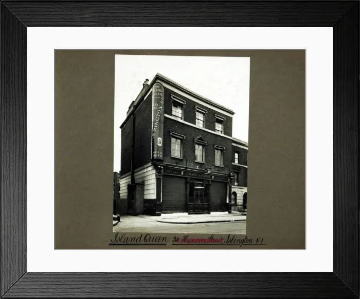 Framed Print : Photograph of Island Queen PH, Islington, London Framed Print : Photograph of Island Queen PH, Islington, London