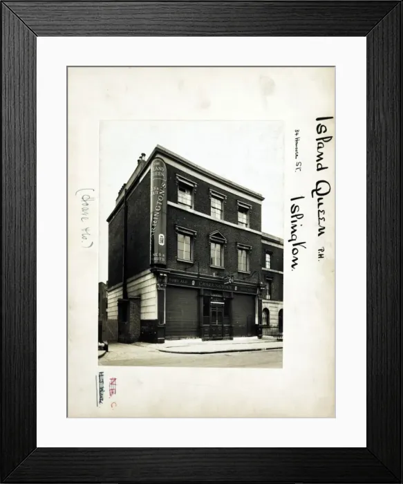 Framed Print : Photograph of Island Queen PH, Islington, London Framed Print : Photograph of Island Queen PH, Islington, London