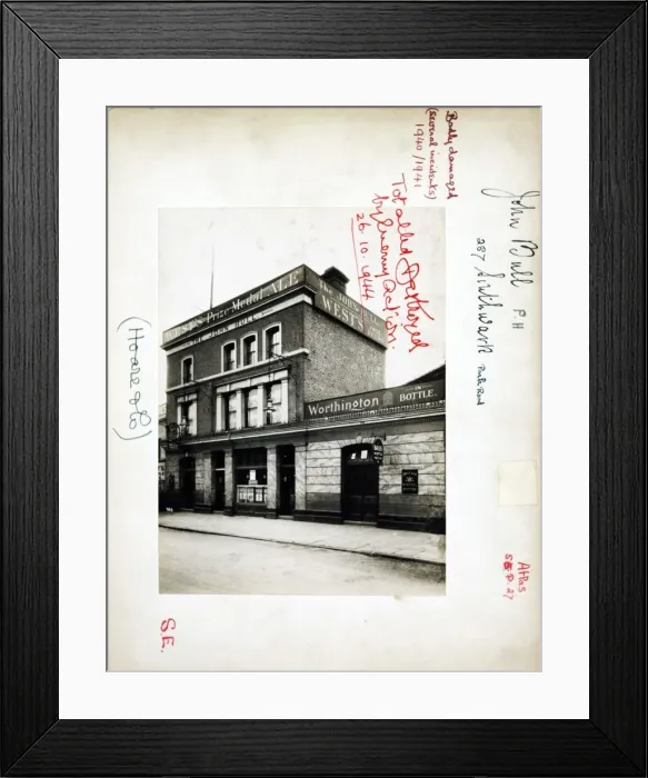 Framed Print : Photograph of John Bull PH, Southwark, London Framed Print : Photograph of John Bull PH, Southwark, London