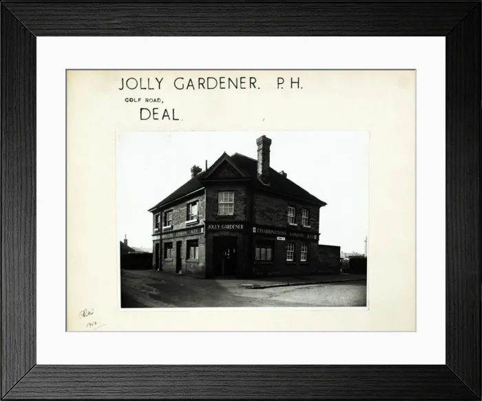 Framed Print : Photograph of Jolly Gardener PH, Deal, Kent Framed Print : Photograph of Jolly Gardener PH, Deal, Kent