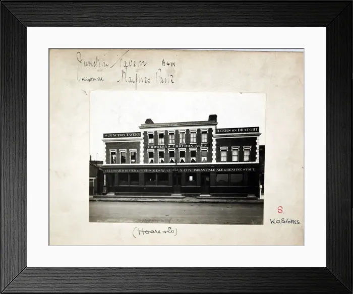 Framed Print : Photograph of Junction Tavern, Raynes Park, London Framed Print : Photograph of Junction Tavern, Raynes Park, London