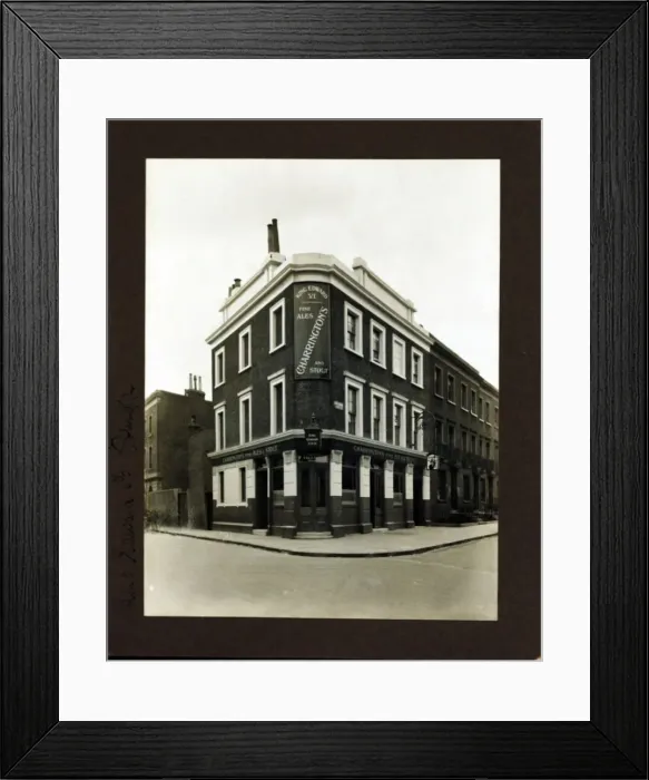 Framed Print : Photograph of King Edward VI PH, Islington, London Framed Print : Photograph of King Edward VI PH, Islington, London