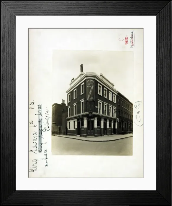 Framed Print : Photograph of King Edward VI PH, Islington, London Framed Print : Photograph of King Edward VI PH, Islington, London