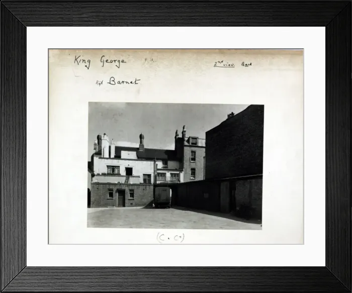 Framed Print : Photograph of King George PH, Barnet, Greater London Framed Print : Photograph of King George PH, Barnet, Greater London