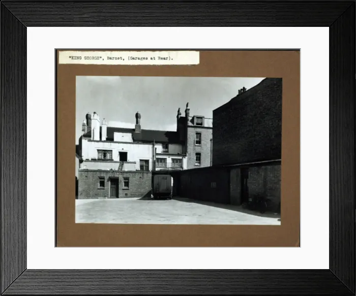 Framed Print : Photograph of King George PH, Barnet, Greater London Framed Print : Photograph of King George PH, Barnet, Greater London