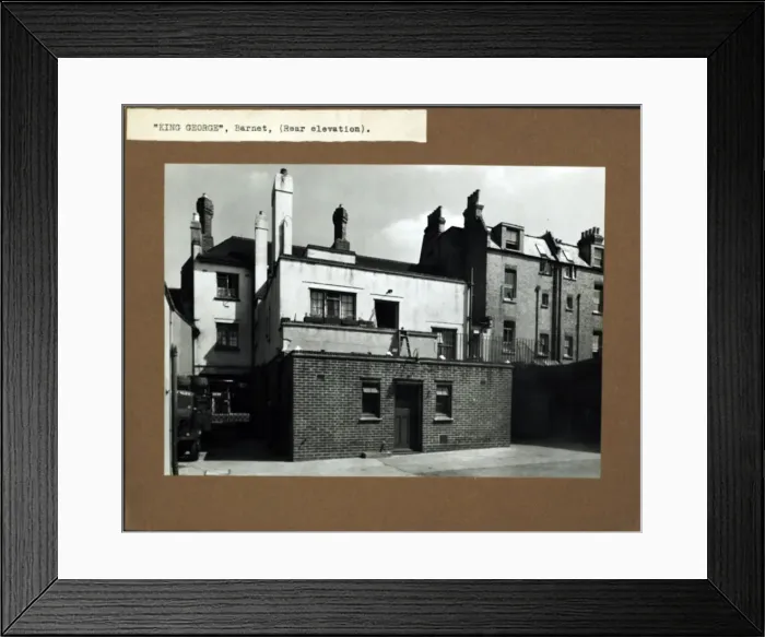 Framed Print : Photograph of King George PH, Barnet, Greater London Framed Print : Photograph of King George PH, Barnet, Greater London