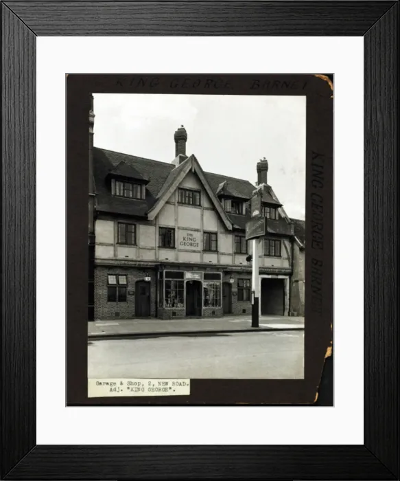 Framed Print : Photograph of King George PH, Barnet, Greater London Framed Print : Photograph of King George PH, Barnet, Greater London