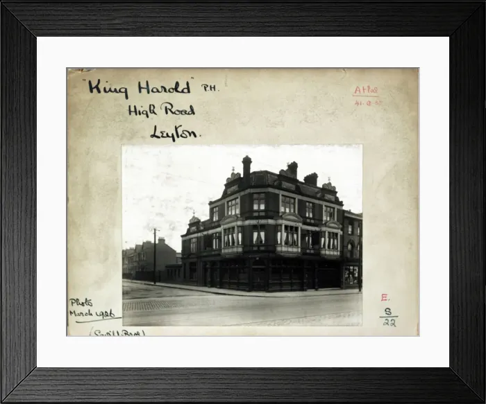 Framed Print : Photograph of King Harold PH, Leyton, London Framed Print : Photograph of King Harold PH, Leyton, London