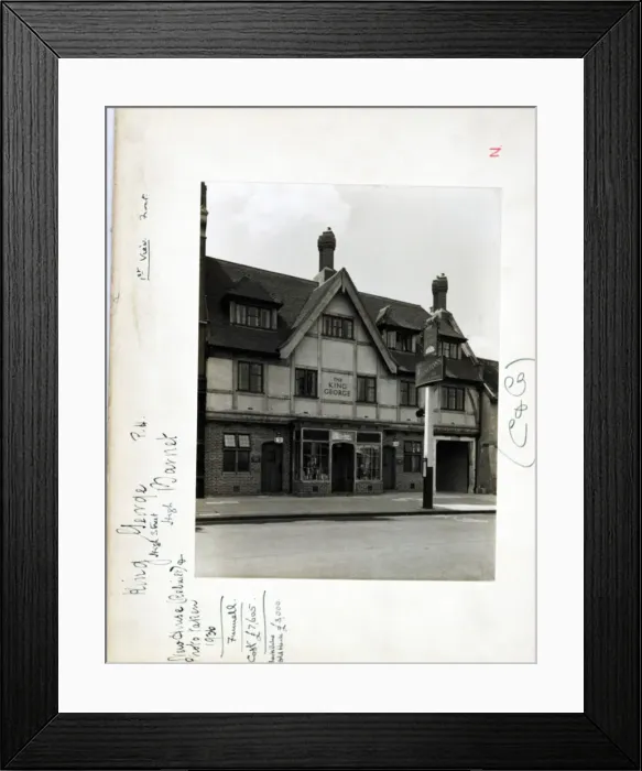 Framed Print : Photograph of King George PH, Barnet, Greater London Framed Print : Photograph of King George PH, Barnet, Greater London