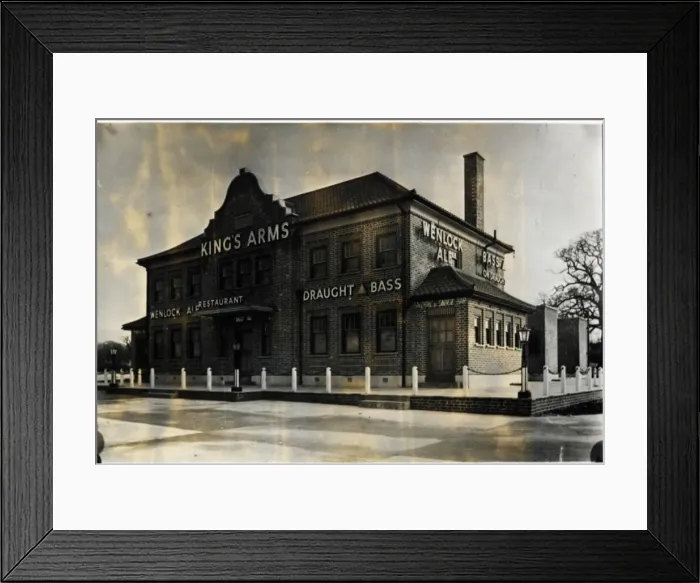 Framed Print : Photograph of Kings Arms, Barnet, Greater London Framed Print : Photograph of Kings Arms, Barnet, Greater London