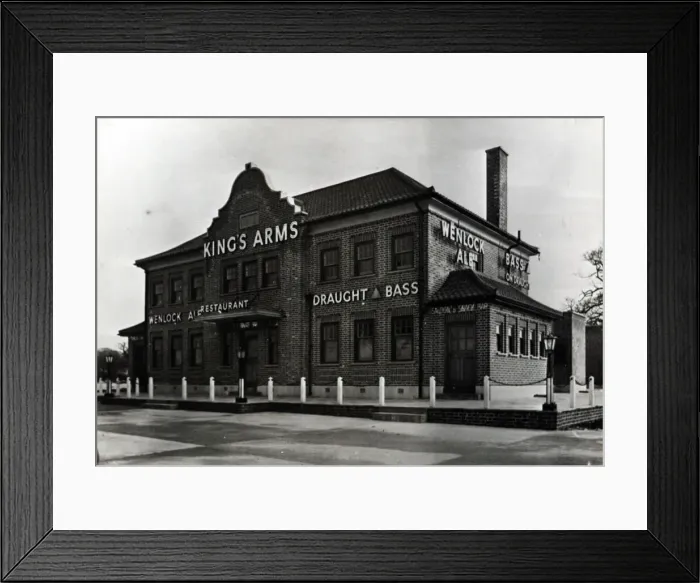 Framed Print : Photograph of Kings Arms, Barnet, Greater London Framed Print : Photograph of Kings Arms, Barnet, Greater London