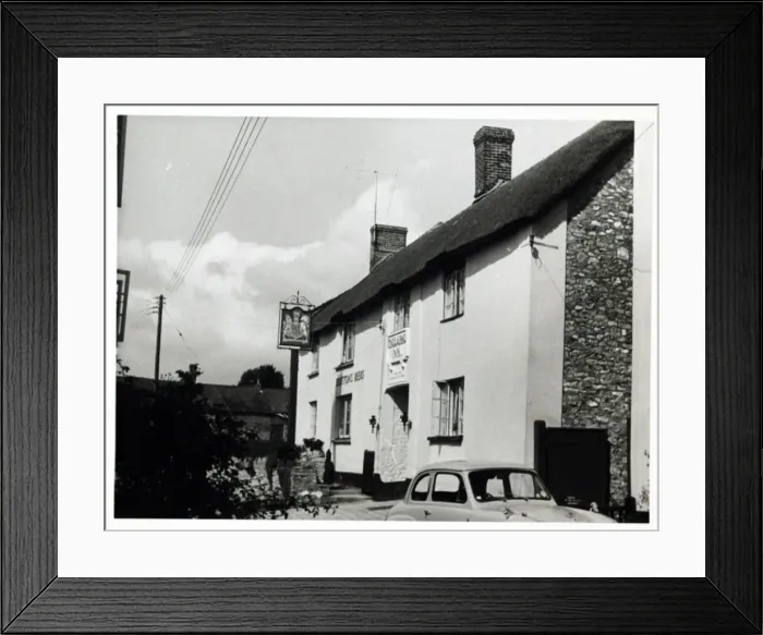 Framed Print : Photograph of Kings Arms, Honiton, Devon Framed Print : Photograph of Kings Arms, Honiton, Devon