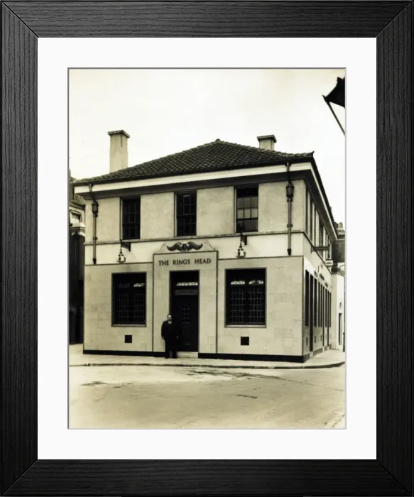 Framed Print : Photograph of Kings Head PH, Earls Court, London Framed Print : Photograph of Kings Head PH, Earls Court, London