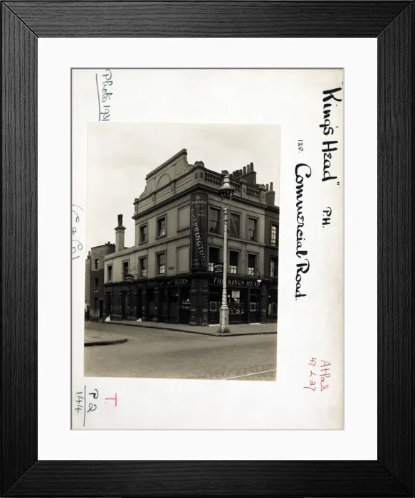 Framed Print : Photograph of Kings Head PH, Stepney, London Framed Print : Photograph of Kings Head PH, Stepney, London