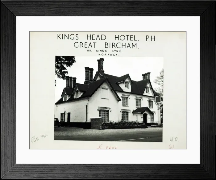 Framed Print : Photograph of Kings Head Hotel, Great Bircham, Norfolk Framed Print : Photograph of Kings Head Hotel, Great Bircham, Norfolk
