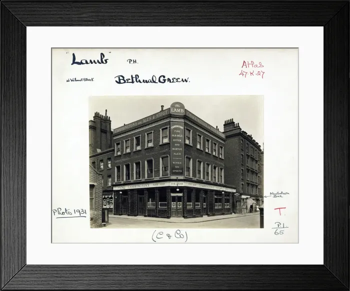 Framed Print : Photograph of Lamb PH, Bethnal Green, London