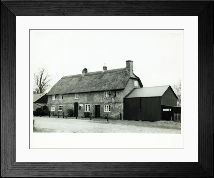 Framed Print : Photograph of Langton Arms, Blandford, Dorset Framed Print : Photograph of Langton Arms, Blandford, Dorset