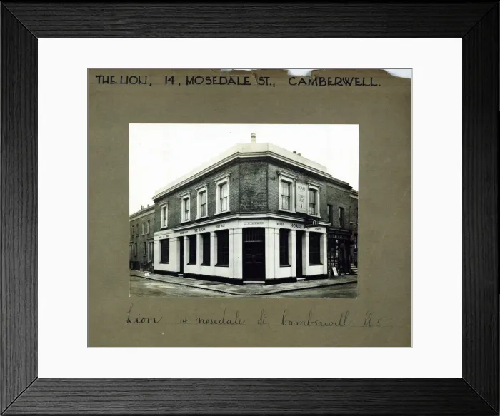 Framed Print : Photograph of Lion PH, Camberwell, London Framed Print : Photograph of Lion PH, Camberwell, London