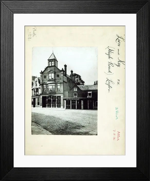 Framed Print : Photograph of Lion & Key PH, Leyton, London Framed Print : Photograph of Lion & Key PH, Leyton, London