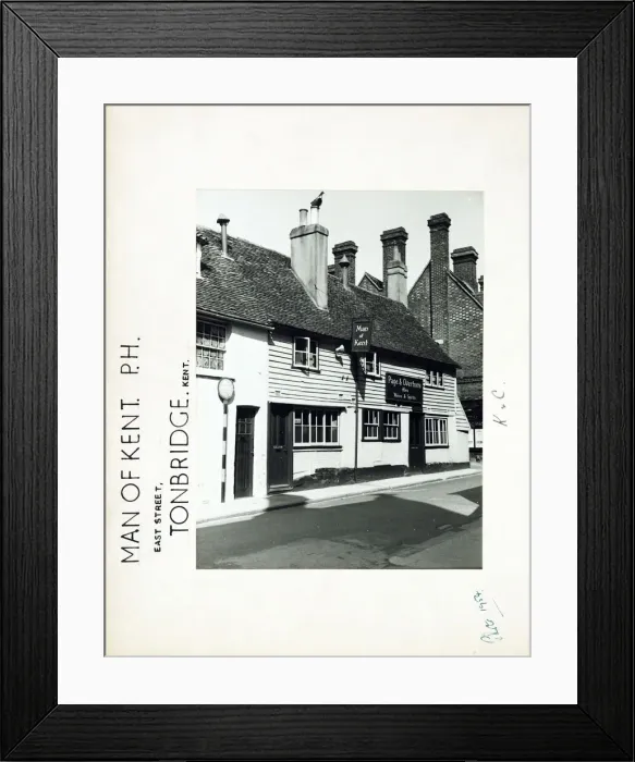 Framed Print : Photograph of Man Of Kent PH, Tonbridge, Kent Framed Print : Photograph of Man Of Kent PH, Tonbridge, Kent