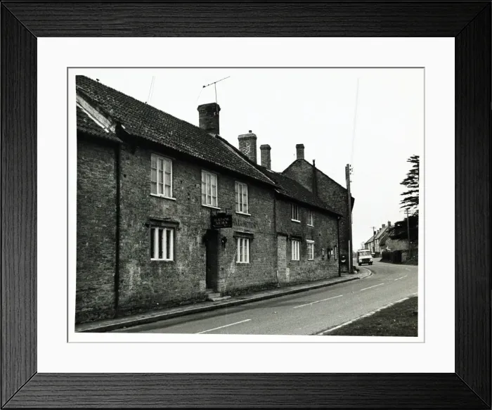 Framed Print : Photograph of Manor Arms, Crewkerne, Somerset Framed Print : Photograph of Manor Arms, Crewkerne, Somerset