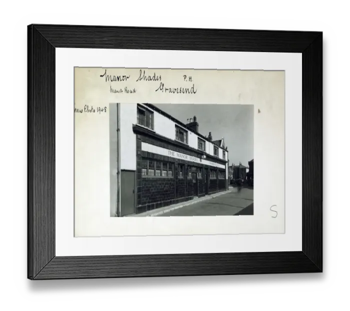 Framed Print : Photograph of Manor Shades PH, Gravesend, Kent Framed Print : Photograph of Manor Shades PH, Gravesend, Kent